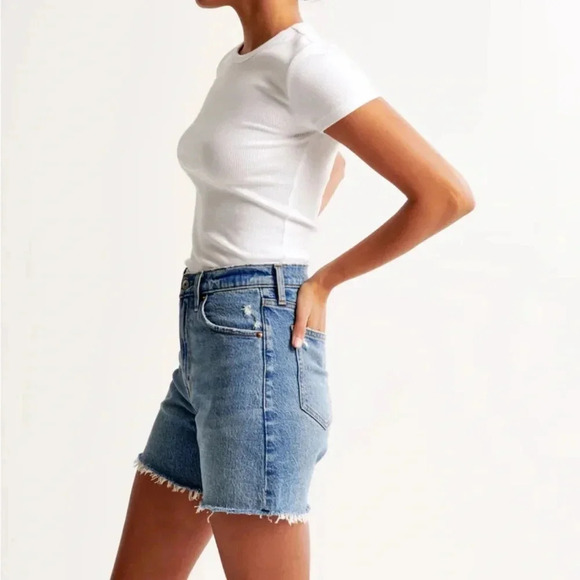 Abercrombie & Fitch High Rise 9” Shorts Medium Wash size 24 - Picture 1 of 5